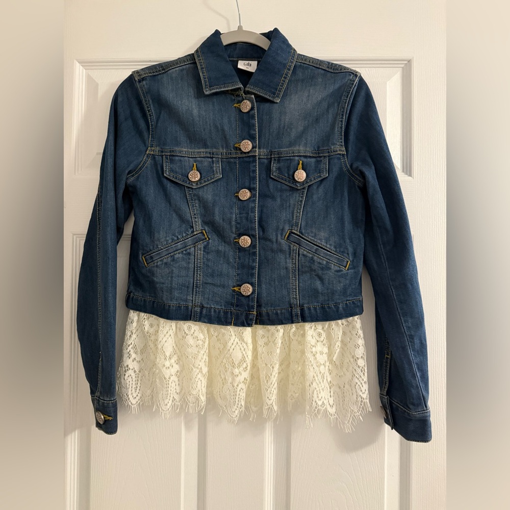 Cabi‎ Dakota Denim Jean Jacket XS Detachable Lace Peplum Hem Ornate Buttons 5297
